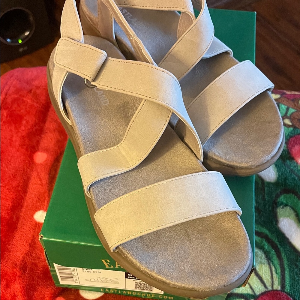 Eastland Women's Cream Sandals